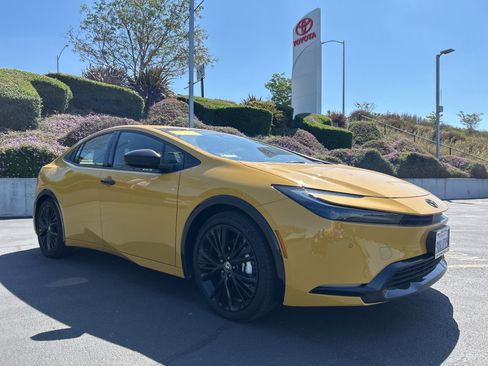 Used 2026 Toyota Prius Plug-In Hybrid image 1