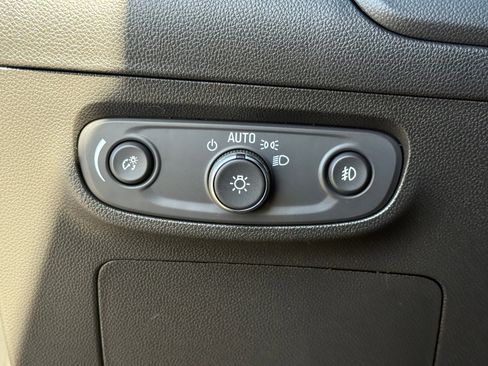 Used 2023 Buick Encore GX Select w/ Sport Touring Package FWD image 23