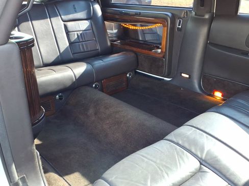 Used 1999 Lincoln Town Car Executive RWD image 13