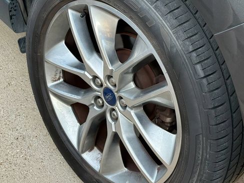 Used 2018 Ford Edge Titanium w/ Equipment Group 301A FWD image 9