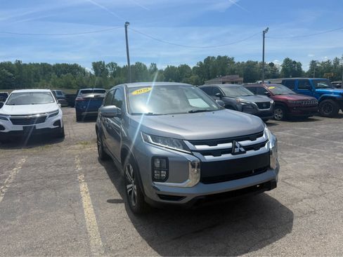 Used 2020 Mitsubishi Outlander Sport SE AWD/4WD image 2