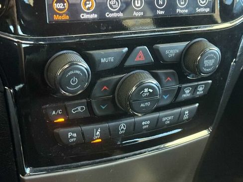 Used 2022 Jeep Grand Cherokee Laredo X AWD/4WD image 17