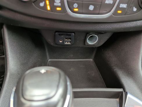 Used 2020 Chevrolet Traverse LT w/ LT Premium Package image 18