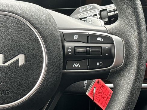 Used 2025 Kia Sportage LX FWD image 33