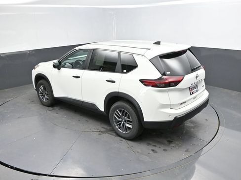 Used 2024 Nissan Rogue S AWD/4WD image 30