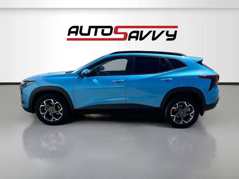 Used 2025 Chevrolet Trax LT FWD image 4