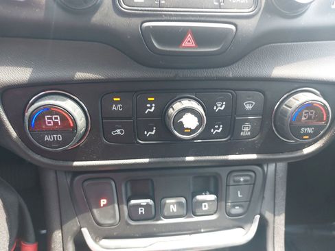 Used 2020 GMC Terrain SLT FWD image 21