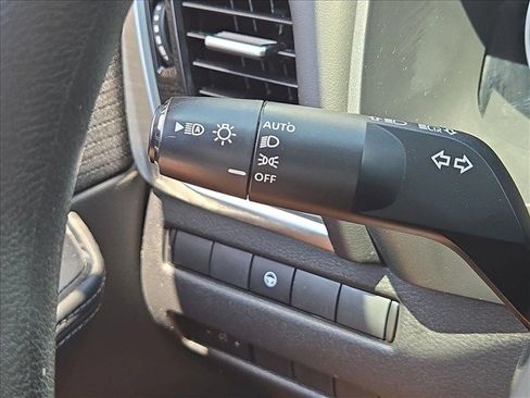Used 2022 Nissan Rogue SV AWD/4WD image 25