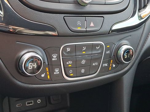 Used 2022 Chevrolet Equinox RS w/ RS Leather Package AWD/4WD image 16