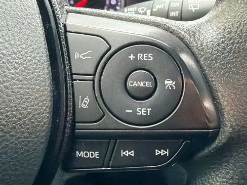 Used 2021 Toyota RAV4 XLE FWD image 11