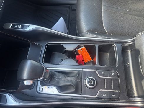 Used 2022 Kia Sorento S image 16