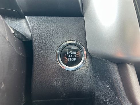 Used 2017 Toyota Highlander XLE image 16