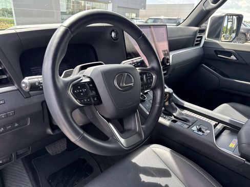 Used 2025 Lexus GX 550 w/ Cold Area Package AWD/4WD image 18