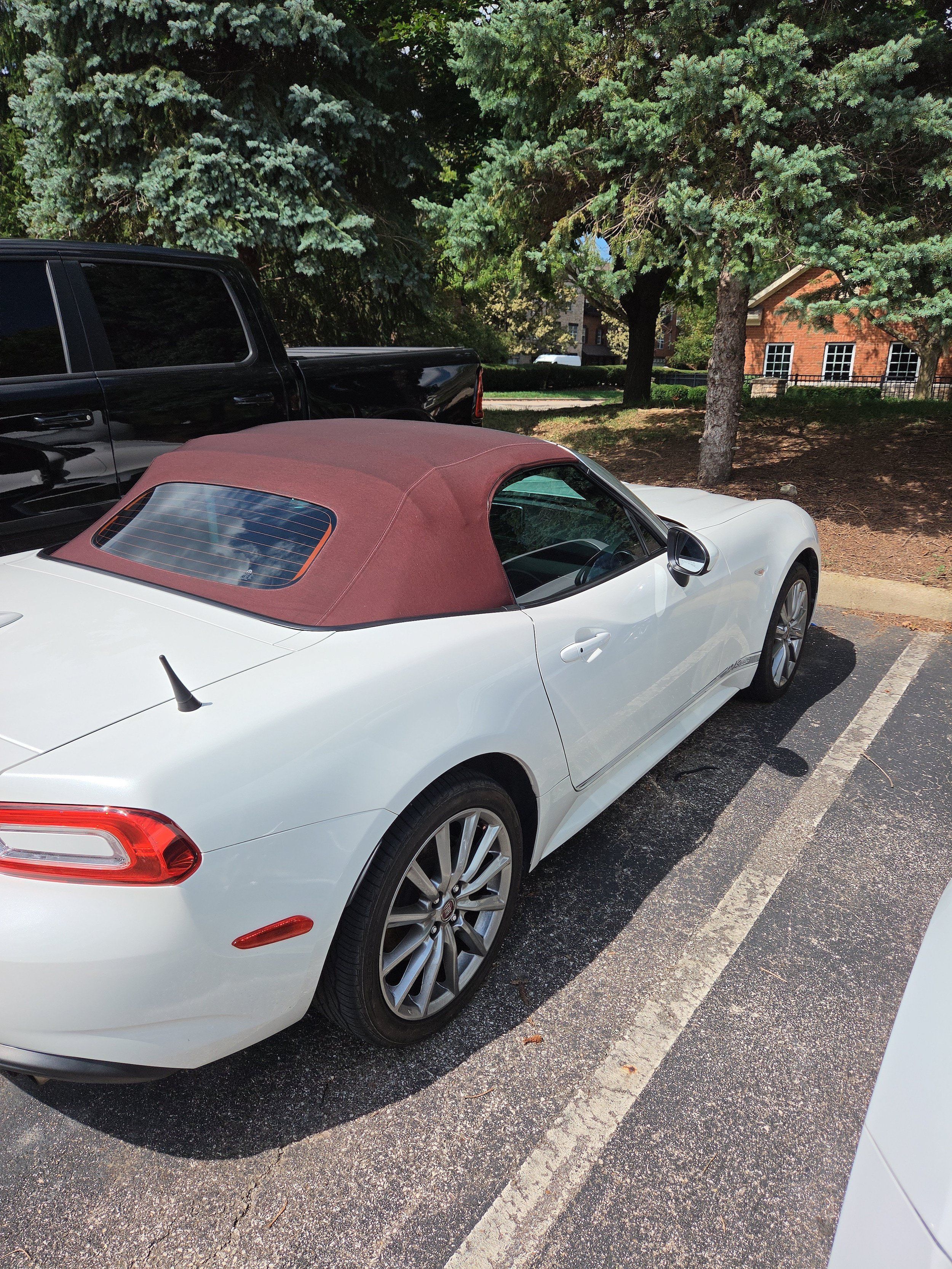 Used 2019 FIAT 124 Spider Lusso RWD image 4