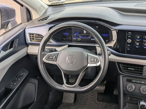 Used 2022 Volkswagen Taos SE image 16