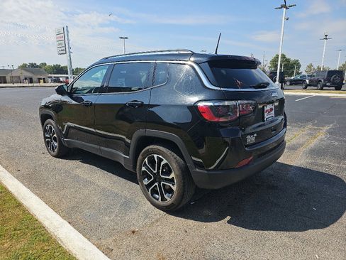 Used 2022 Jeep Compass Limited image 4