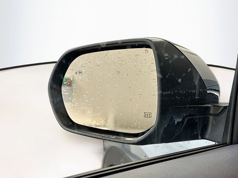 Used 2025 Chevrolet Traverse LT AWD/4WD image 16