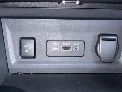 Used 2024 Nissan Sentra SV FWD image 13
