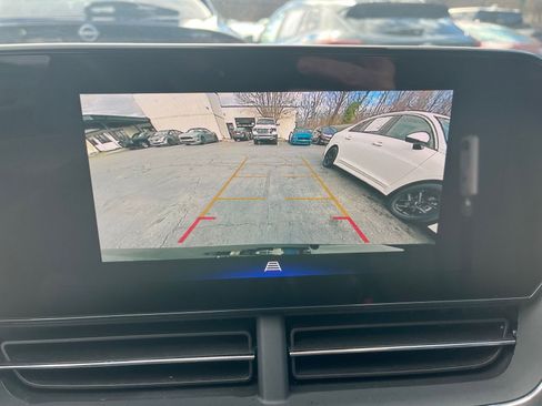 Used 2025 Chevrolet Trax LT image 17