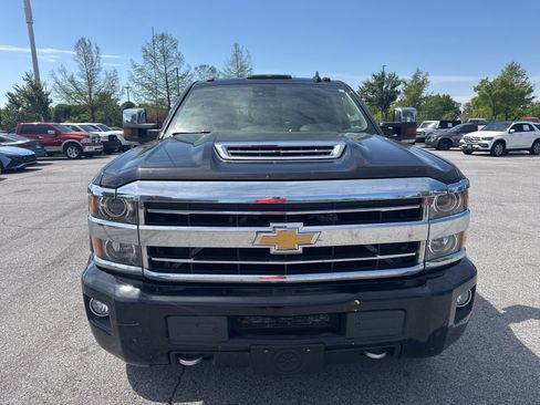 Used 2018 Chevrolet Silverado 2500 High Country w/ Duramax Plus Package image 2