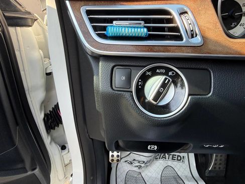 Used 2016 Mercedes-Benz E 400 Sedan image 28