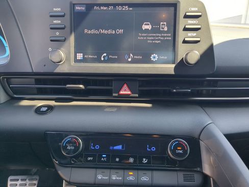 Used 2025 Hyundai Elantra Sport image 19