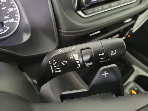 Used 2024 Nissan Rogue SV FWD image 27