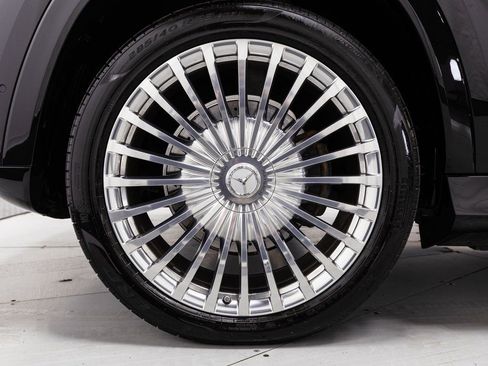 Used 2024 Mercedes-Benz Maybach GLS 600 4MATIC image 39