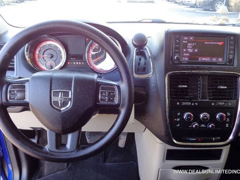 Used 2018 Dodge Grand Caravan SE image 9