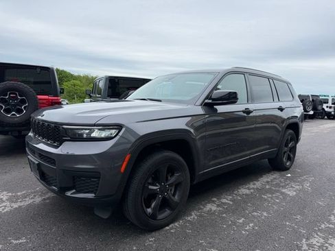Used 2023 Jeep Grand Cherokee L Laredo AWD/4WD image 7