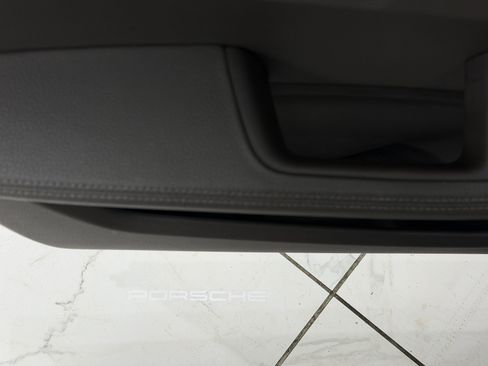 Certified 2023 Porsche Macan image 28