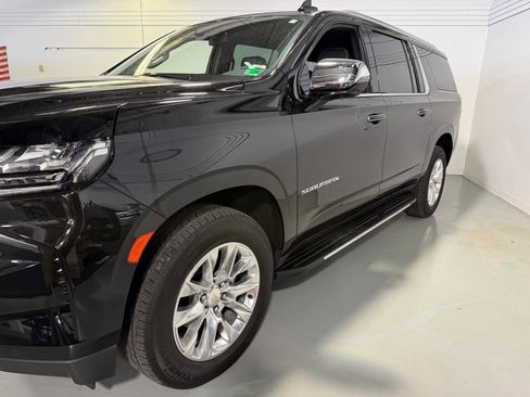 Used 2023 Chevrolet Suburban Premier AWD/4WD image 31