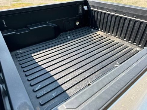 Used 2022 Toyota Tacoma TRD Sport w/ Black Out Package (TMS) AWD/4WD image 19