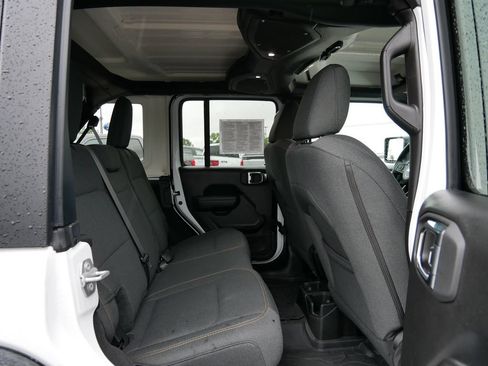 Used 2025 Jeep Wrangler Unlimited Sport AWD/4WD image 12