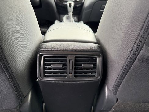 Used 2019 Nissan Rogue SV w/ Premium Package image 13