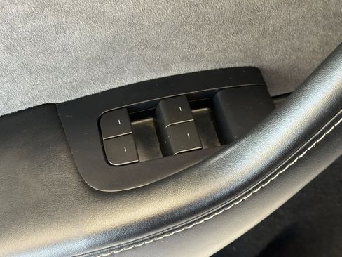 Used 2023 Tesla Model Y Performance AWD/4WD image 13