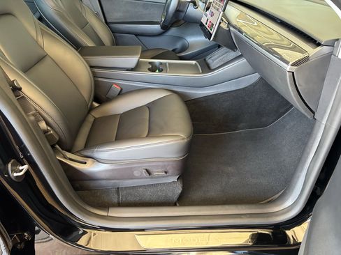 Used 2021 Tesla Model Y Performance image 23