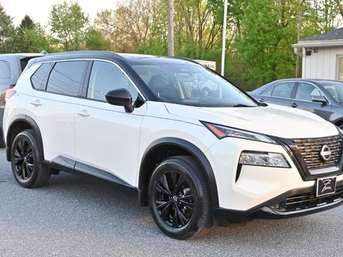 Used 2023 Nissan Rogue SV w/ SV Premium B Package AWD/4WD image 2