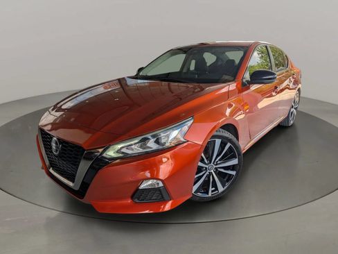 Used 2020 Nissan Altima 2.5 SR w/ Premium Package FWD image 1