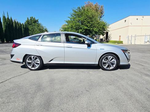 Used 2018 Honda Clarity Touring image 4