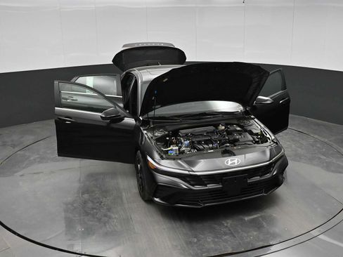New 2026 Hyundai Elantra SEL Sport Premium FWD image 39