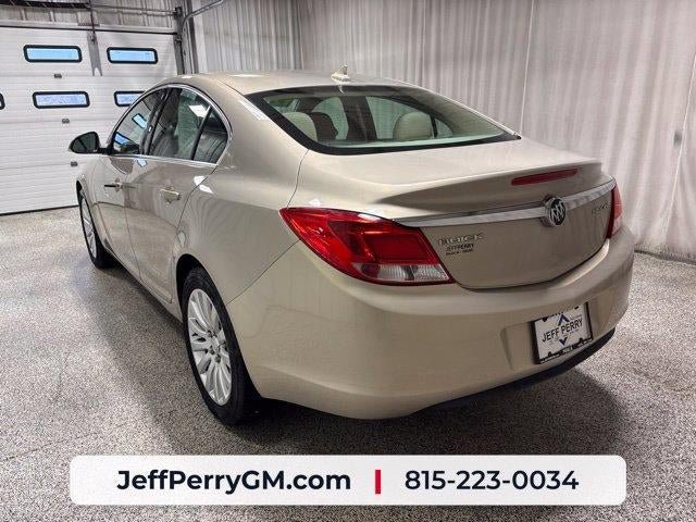 Used 2012 Buick Regal Leather FWD image 4