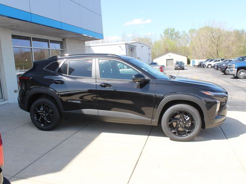 New 2026 Chevrolet Trax LT w/ Driver Confidence Package image 3