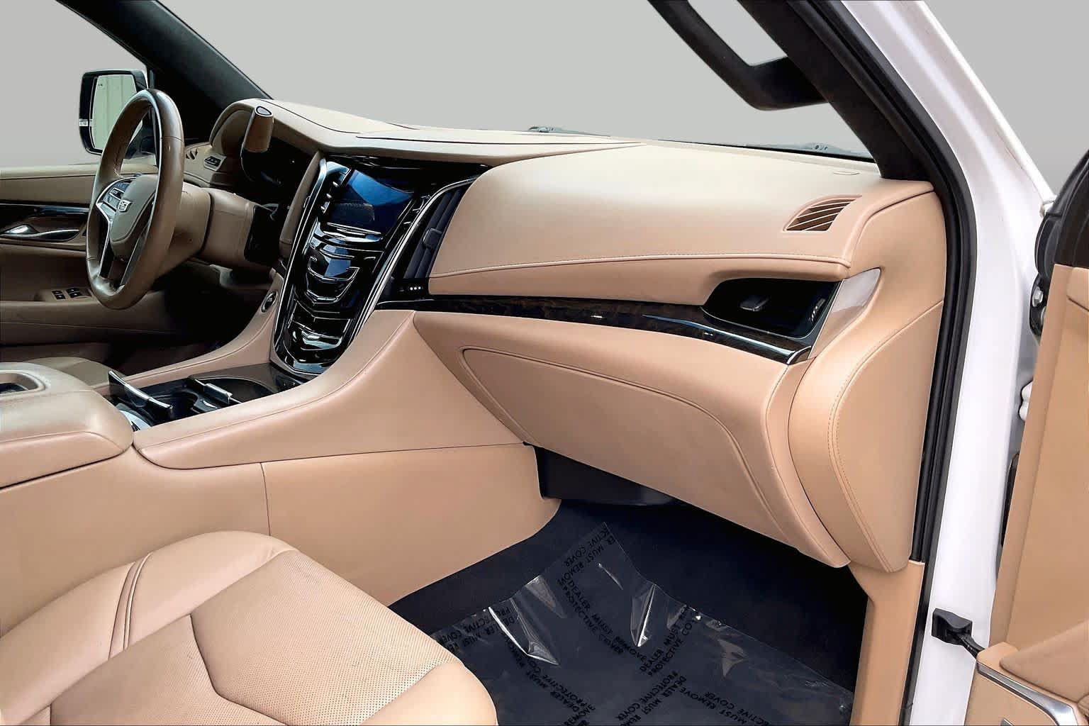 Used 2019 Cadillac Escalade Platinum RWD image 16