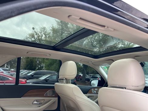 Used 2021 Mercedes-Benz GLE 350 4MATIC w/ AMG Line Exterior image 10