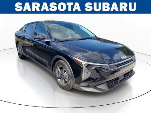 Used 2025 Kia K4 LXS image 1