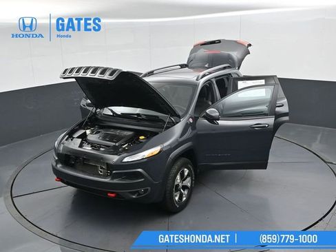 Used 2017 Jeep Cherokee Trailhawk w/ Comfort/Convenience Group image 57