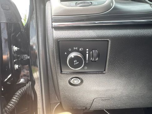 Used 2021 Jeep Grand Cherokee Limited w/ Luxury Group II RWD image 12