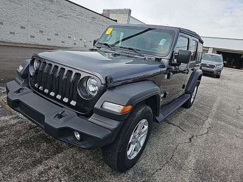 Used 2018 Jeep Wrangler Unlimited Sport S image 3