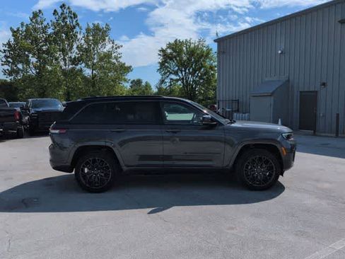 New 2026 Jeep Grand Cherokee Summit AWD/4WD image 9